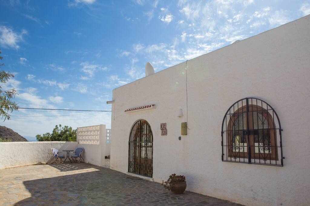 Casa de montaña de 3 dormitorios con vistas al mar: Villa en alquiler en Mojácar, Almería