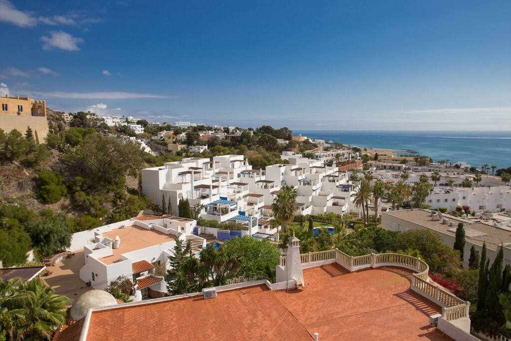 Moderna casa de 3 dormitorios con hermosas vistas: Villa en alquiler en Mojácar, Almería