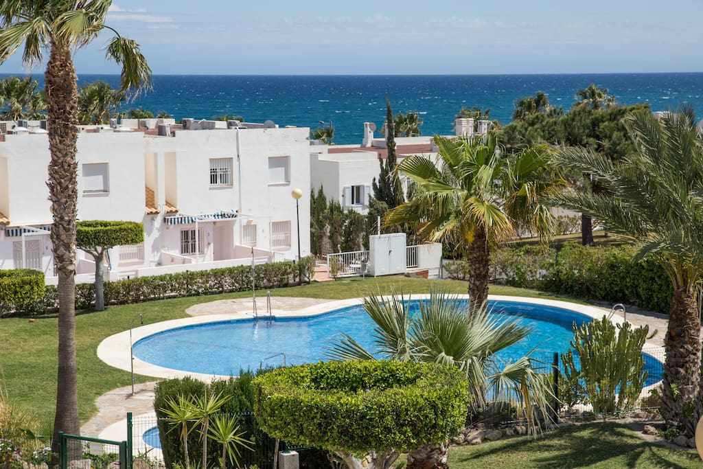 Espacioso apartamento de 3 cuartos con piscina: Villa en alquiler en Mojácar, Almería
