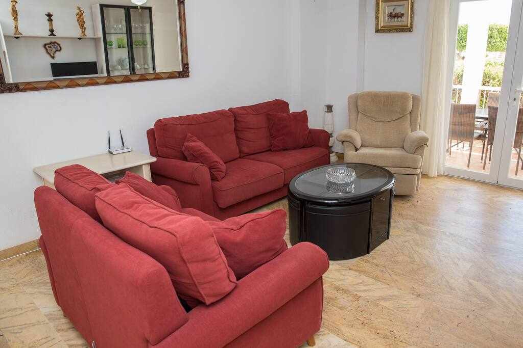 Spacious 3-bedroom apartment with pool: Villa for Rent in Mojácar, Almería