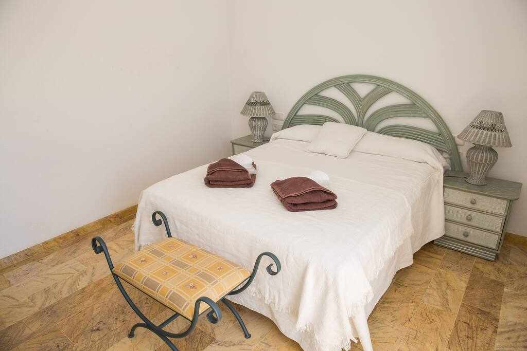 Espacioso apartamento de 3 cuartos con piscina: Villa en alquiler en Mojácar, Almería