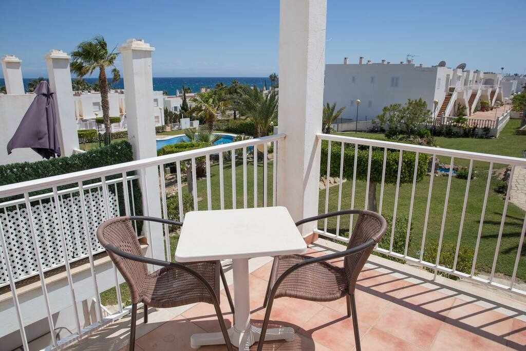 Spacious 3-bedroom apartment with pool: Villa for Rent in Mojácar, Almería