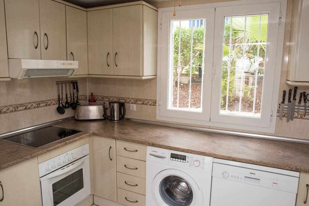 Oasis del Mar I (IV), 2 minute walk to the beach: Apartment for Rent in Mojácar, Almería