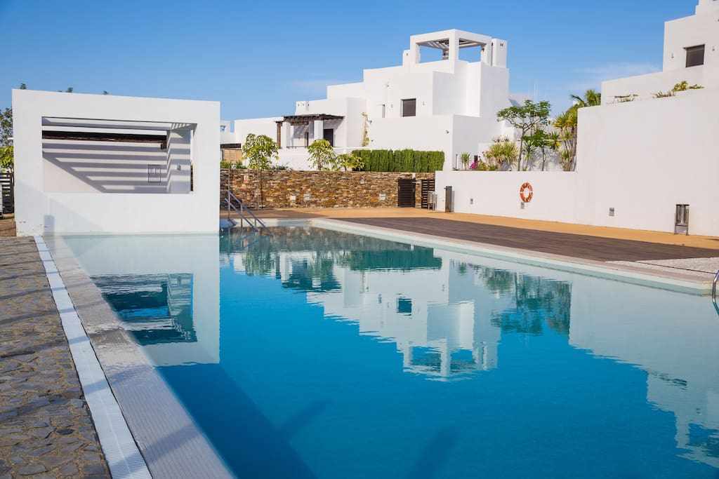 Moderna villa ubicada en complejo macenas: Villa en alquiler en Mojácar, Almería