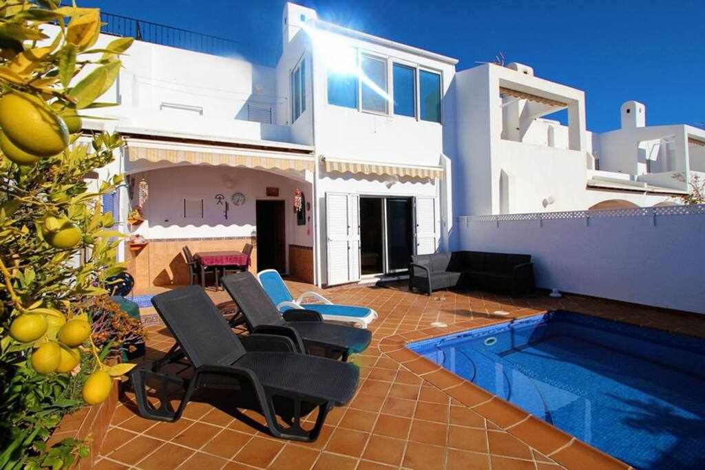 Preciosa casa adosada con piscina privada: Apartamento en alquiler en Mojácar, Almería