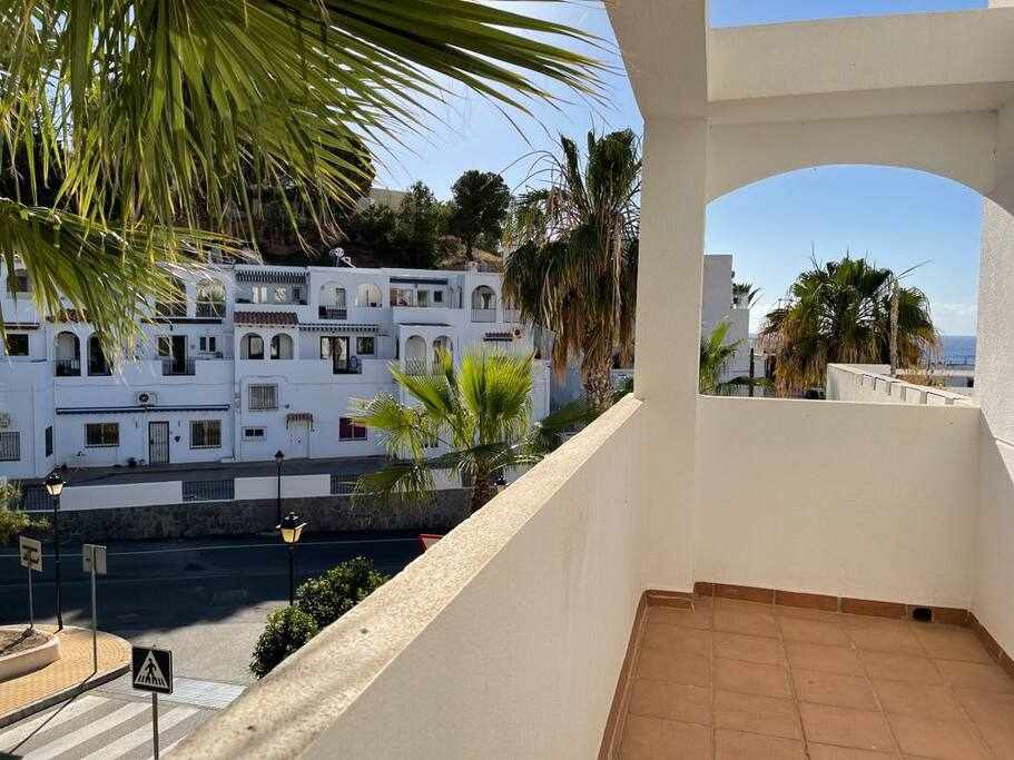 Oasis II (VI) 2 bed,  2 minutes walk to the beach: Apartment for Rent in Mojácar, Almería