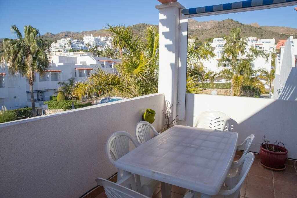 Acogedor apartamento con extensa terraza soleada: Apartamento en alquiler en Mojácar, Almería