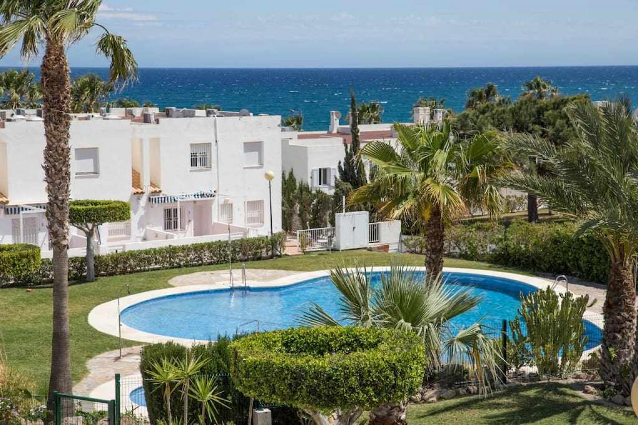 Sunshine lovely townhouse virtually at the beach Sunshine lovely townhouse virtually at the beach