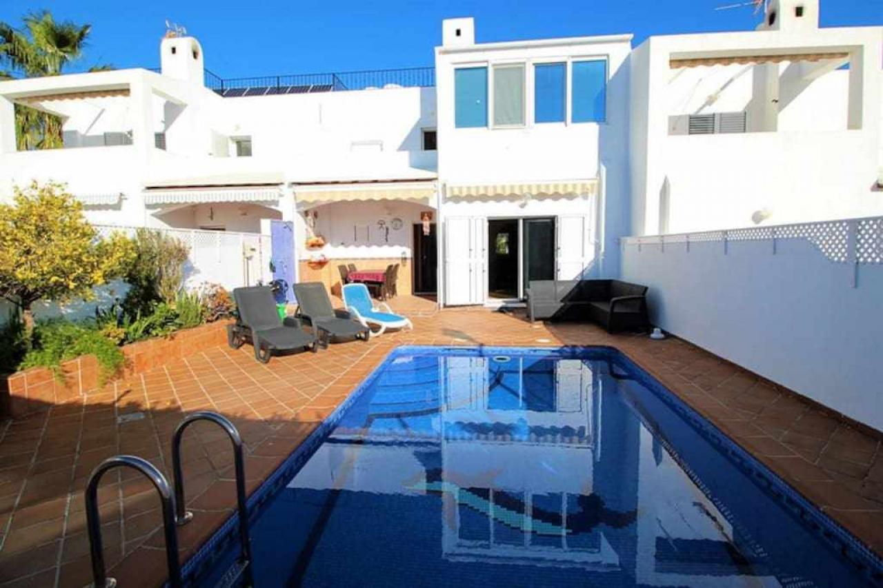 Preciosa casa adosada con piscina privada: Apartamento en alquiler en Mojácar, Almería