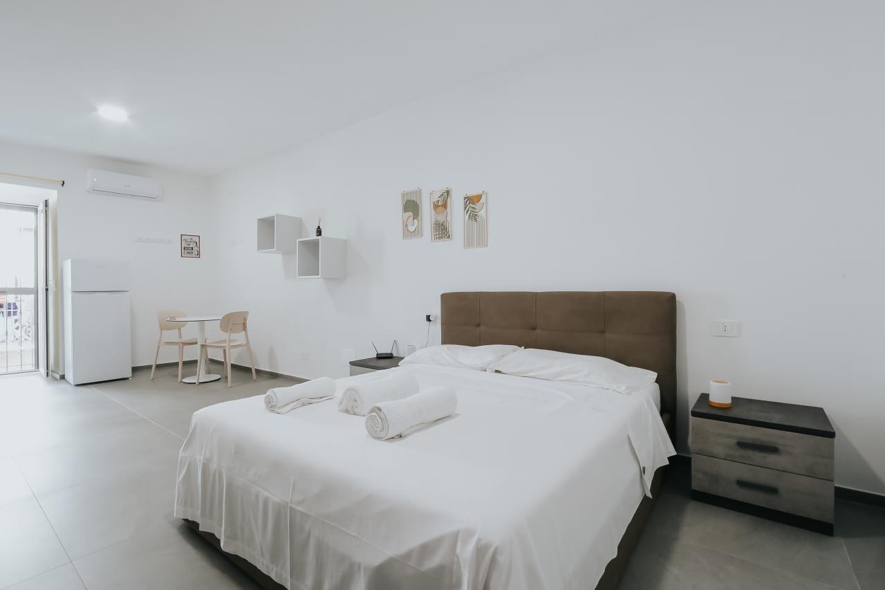 Leone Room 1