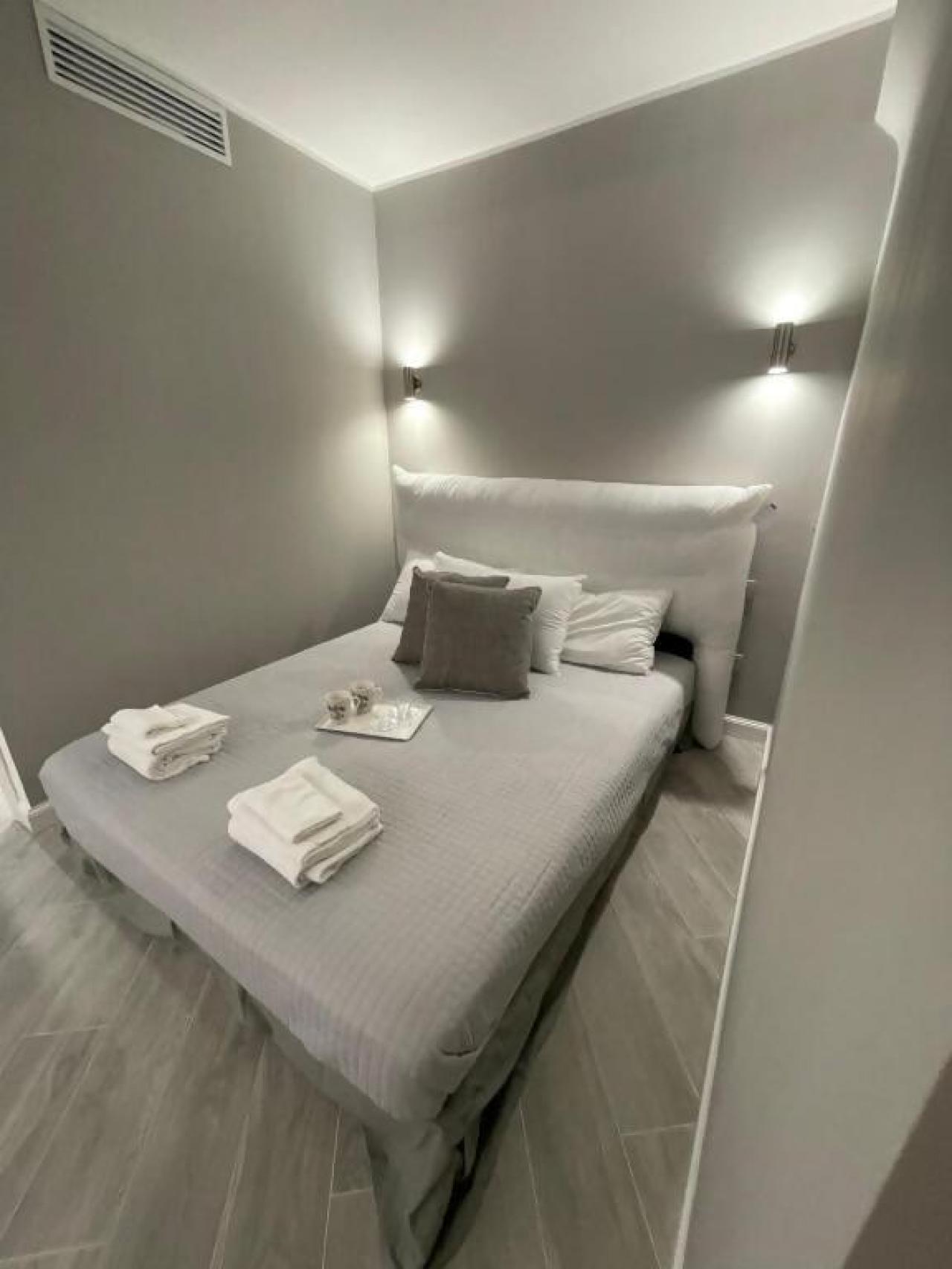 White Room 1