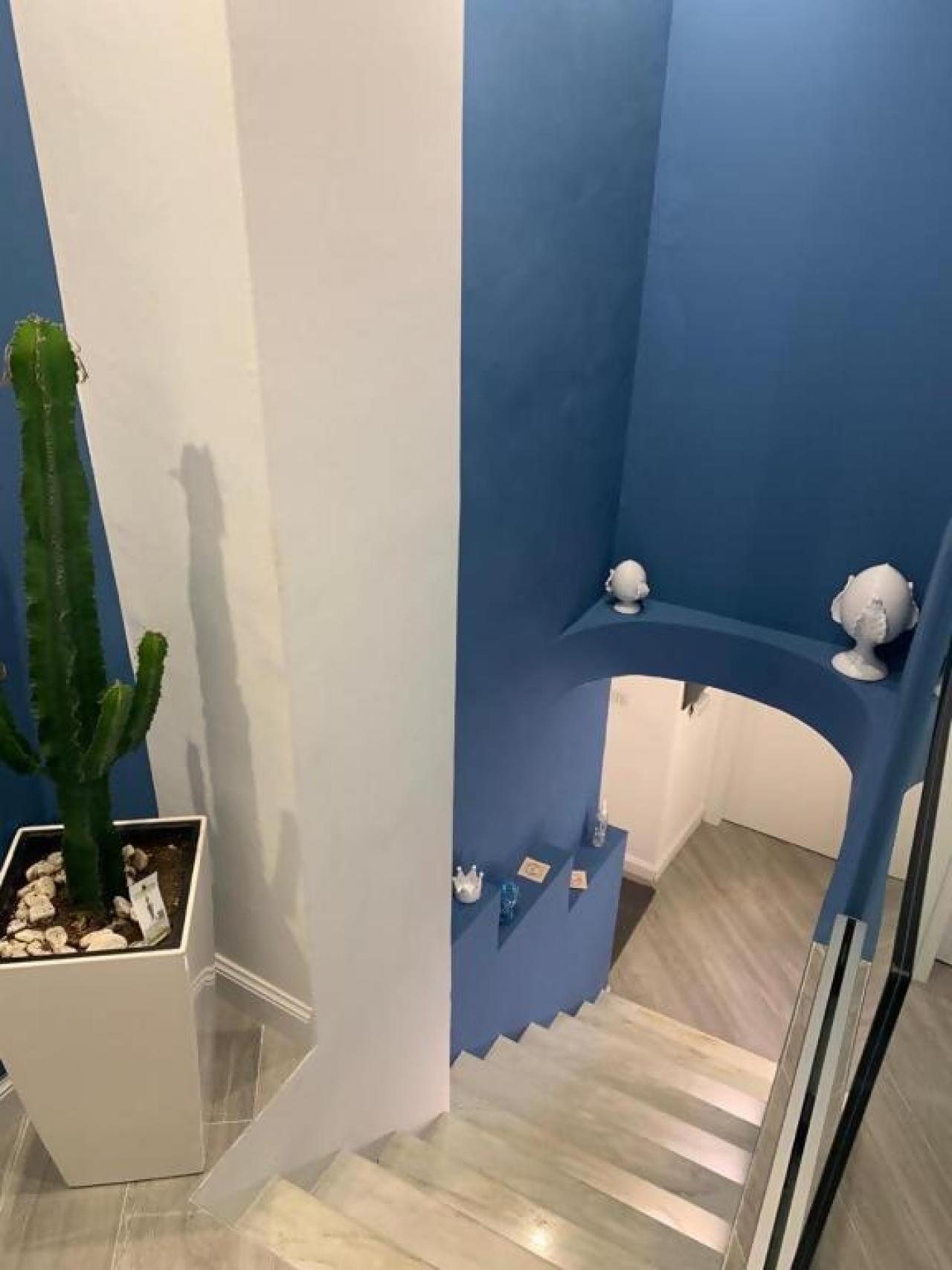 White Room 5