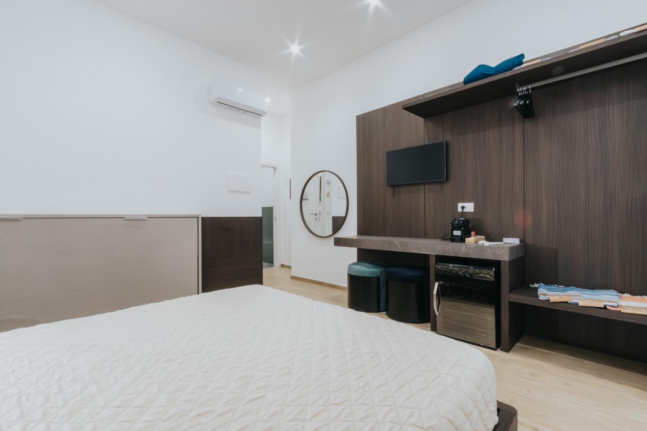 Reale Room 4