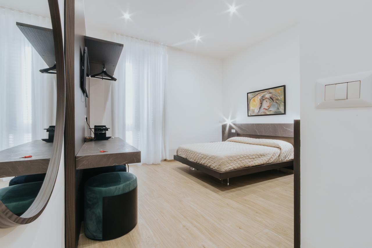 Reale Room 5