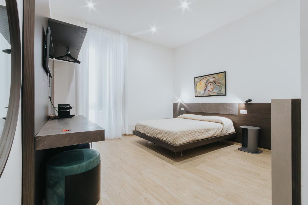 Reale Room 1