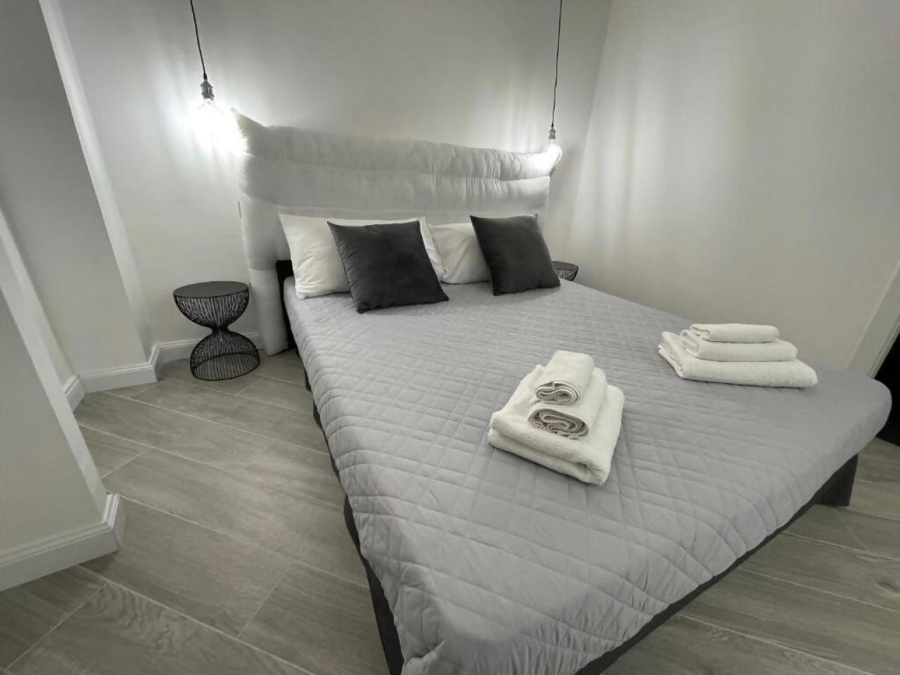 Black Room 5